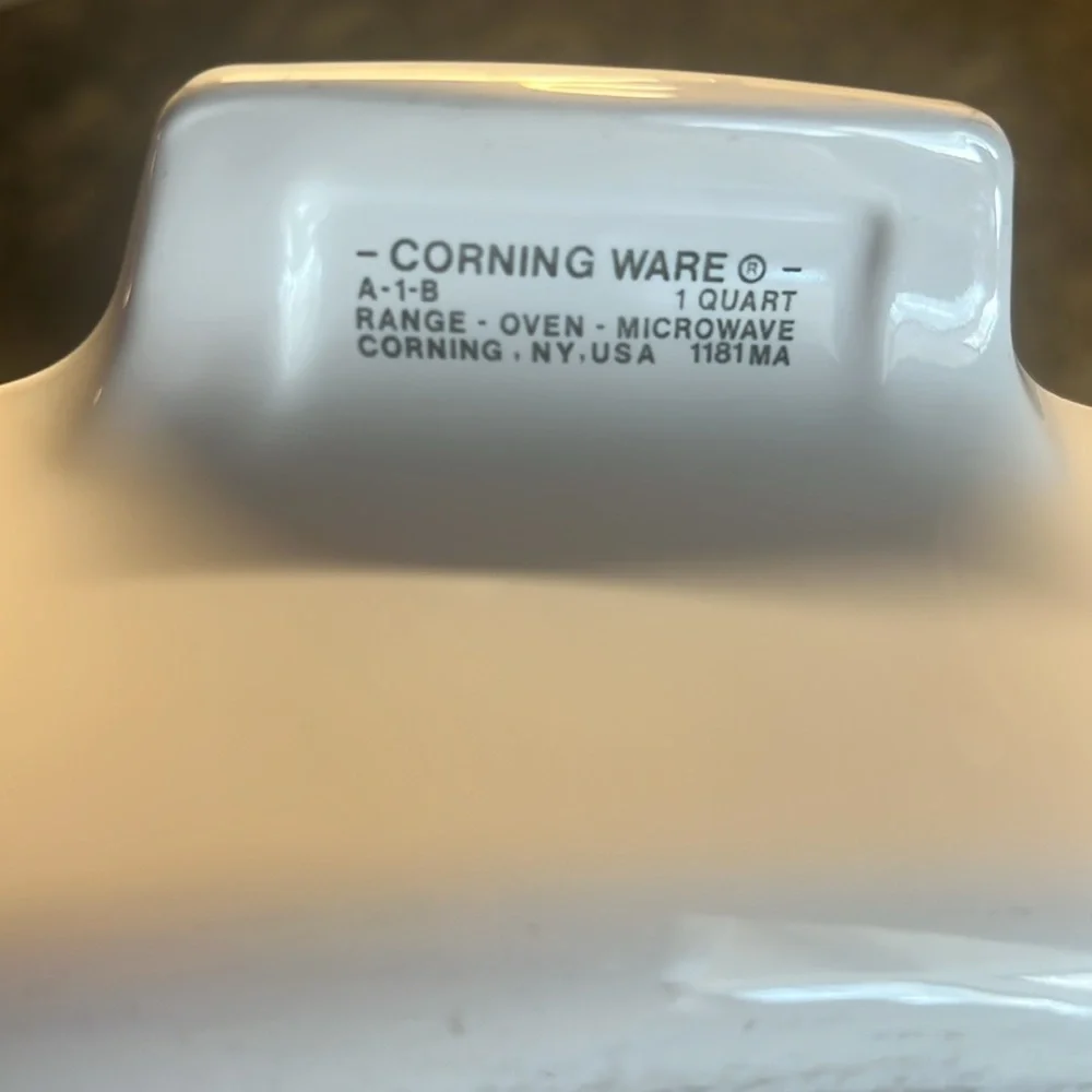 COPY - 1 quart covered casserole dish by Corning ware. Vintage Spice of Life..